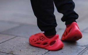 Cơn bĩ cực của Adidas: Ngồi trên đống giày tồn kho có thể khiến 700 triệu euro 'bay màu', cổ phiếu dò mãi chưa thấy đáy