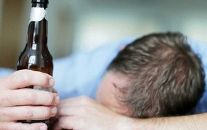 Mặt tái khi uống rượu - dấu hiệu cảnh báo nguy hiểm chớ nên chủ quan