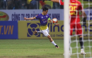 Xà ngang cứu thua, Hà Nội FC hòa hú vía trước Thanh Hóa trên sân nhà Hàng Đẫy
