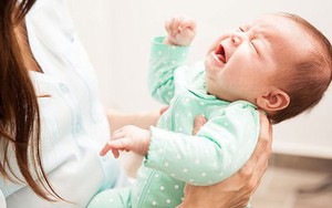 Thói quen tưởng vô hại của người lớn có thể khiến trẻ sơ sinh gặp nguy hiểm