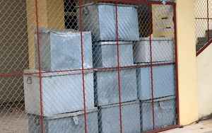 Nữ văn thư mang 60 thùng hồ sơ bán phế liệu bị đình chỉ công tác