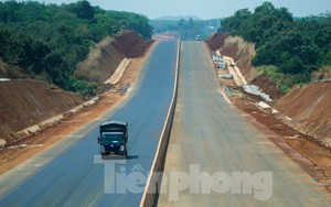 Cận cảnh cao tốc Bộ trưởng Giao thông từng nhắc 'báo cáo rất ổn nhưng hiện trường thì không'