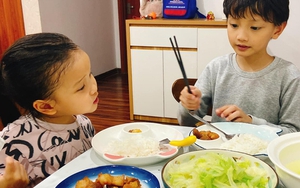 Giao việc bếp núc cho 2 con, mẹ nhàn nhã thưởng trà và cái kết bất ngờ