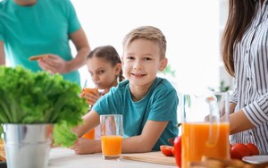 5 loại đồ uống tăng cường sức khoẻ giao mùa cho trẻ