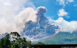 Núi lửa Merapi tại Indonesia hoạt động, phun ra đám mây nóng cao 7 km