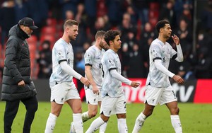Jurgen Klopp nói gì khi Liverpool vùi dập MU rồi thua đội bét bảng?