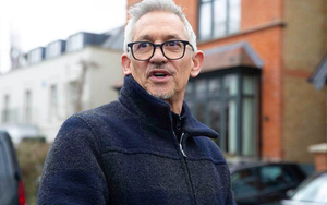 Cựu danh thủ Anh Gary Lineker mất việc ở BBC vì tweet chỉ trích chính phủ