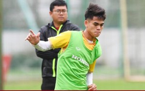 Văn Khang, Quốc Việt tự tin phô diễn kỹ thuật trước đàn anh U23 Việt Nam
