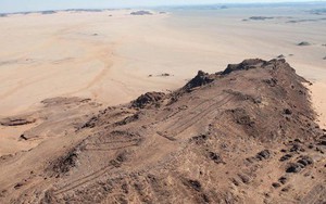 Vật lạ ngoài Trái Đất, hài cốt 7.000 năm: Phát hiện kinh ngạc giữa sa mạc Ả Rập