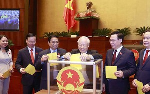 Đồng chí Võ Văn Thưởng được bầu giữ chức Chủ tịch nước Cộng hoà Xã hội Chủ nghĩa Việt Nam, nhiệm kì 2021-2026