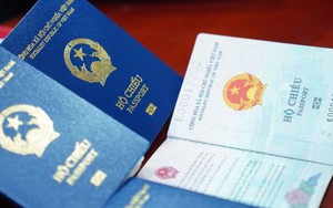 Người dân có bắt buộc phải đổi sang hộ chiếu gắn chip điện tử không?