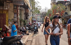 Thu phí vỉa hè: Mặc nhiên công nhận quyền sử dụng cho cá nhân?