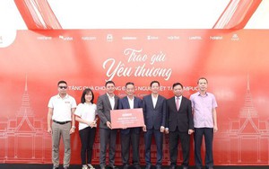 Viettel Global tặng quà cho bà con người Việt có hoàn cảnh khó khăn ở Siem Reap