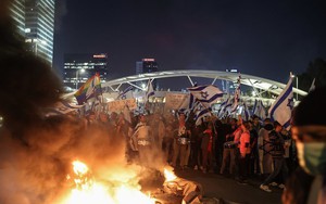 Bộ trưởng Quốc phòng Israel bất ngờ bị sa thải, biểu tình bùng nổ