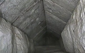 Tia vũ trụ "xuyên thủng" kim tự tháp Giza, tiết lộ hành lang bí ẩn