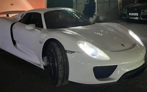 Chơi siêu xe hiếm không đơn giản: Ông Đặng Lê Nguyên Vũ đưa Porsche 918 Spyder vượt nghìn km ra Hà Nội làm thủ tục lăn bánh sau gần 1 năm ‘cất kho’