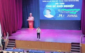 Diễn giả đi trễ 1 tiếng, có phát ngôn gây tranh cãi về ngoại hình và quan điểm "học đại học làm gì rồi cũng đi làm thuê"