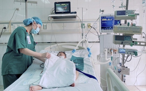Bé 2 tuổi bị trâu húc nguy kịch cần cộng đồng giúp đỡ