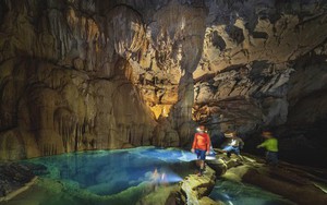 Cảnh đẹp siêu thực như "thế giới khác" trong hang động mới ở Quảng Bình
