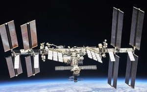 Bị đe dọa bất ngờ, tàu Nga phải khai hỏa "cứu" trạm ISS