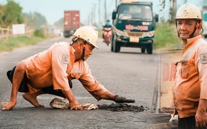 Hơn 10 năm, người đàn ông liệt chân gần tuổi 60 vẫn thầm lặng “chữa lành” mọi nẻo đường