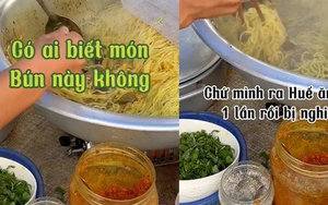 Món bún nhưng nhìn xa lại tưởng là bánh tráng trộn, hỏi ra mới biết là món ăn tuổi thơ người Huế ai cũng ghiền