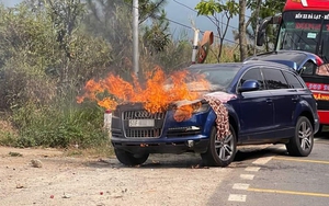 Clip TNGT: Audi Q7 đột nhiên bốc cháy khi đang leo đèo