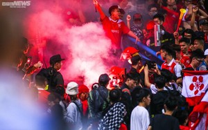 Ông Văn Trần Hoàn: Thông tin 'xin vé' làm CĐV Hải Phòng quá khích, đốt pháo sáng