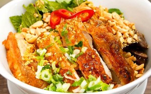 Cách làm món phở gà trộn da giòn ai ăn cũng mê