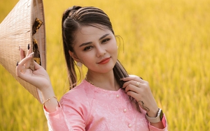 "Chủ nhân của loạt hit miền Tây" đẹp dịu dàng trong tà áo bà ba