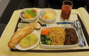 Công ty bán đồ ăn trên máy bay báo lãi cao nhất trong vòng 15 quý