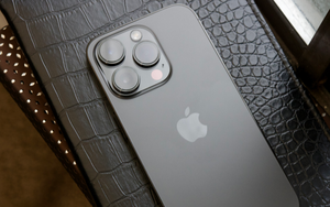 Trên logo "quả táo" của iPhone hóa ra có nút bấm bí mật - Chạm nhẹ vào là khóa màn hình hoặc mở ứng dụng
