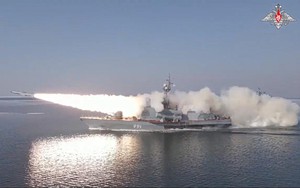 Tàu hộ vệ tên lửa Nga phóng tên lửa hành trình Moskit