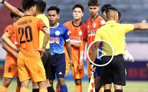 Tuyển thủ U20 Việt Nam đạp vào đầu đối thủ khiến CĐV phẫn nộ
