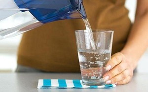 Dân mạng thi nhau đồn 'uống nước đun sôi để nguội lâu ngày gây ung thư': Chuyên gia khẳng định 'không có cơ sở'