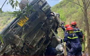 Hiện trường vụ lật xe chở dưa hấu khiến 9 người thương vong ở Phú Yên