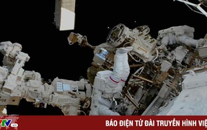 Phi hành gia người Arab đầu tiên đi bộ ngoài không gian