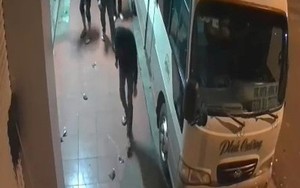 CLIP: Một nhà xe bị khủng bố bằng mắm tôm