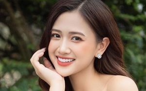Bạn gái Hoa khôi ra sân cổ vũ tuyển thủ Việt Nam: Nhan sắc ngọt ngào, là mẫu ảnh có tiếng, MC VTV