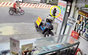 Đang chạy xe thấy cô gái đứng bên đường, thanh niên có hành động khiến tất cả giật mình