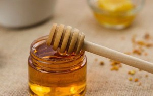 Hàng nghìn lít mật ong giả bị bắt quả tang, làm thế nào để nhận biết chất lượng?