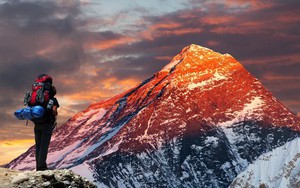 Tại sao đỉnh Everest lại tạo ra tiếng ồn vào ban đêm?