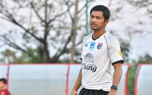 Cựu tiền đạo V-League kêu gọi HLV U23 Thái Lan từ chức