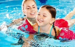 Những nguyên tắc an toàn khi cho trẻ đi bơi phụ huynh không nên bỏ qua