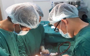 Giám đốc bệnh viện hiến máu lúc nửa đêm cứu sản phụ sinh con lần 5