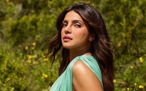 Hoa hậu Priyanka Chopra bị đạo diễn bắt phải lộ nội y trên phim