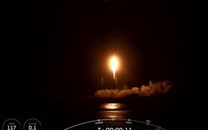 Nín thở xem SpaceX phóng vệ tinh nặng 4,5 tấn lên quỹ đạo