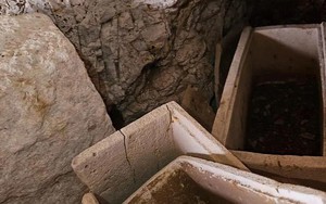 Truy tìm tội phạm, đội đặc nhiệm lạc vào hầm mộ kỳ lạ 2.000 tuổi