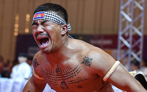 Võ sĩ Campuchia gào thét khi giành tấm huy chương vàng ở môn võ lạ