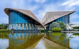 Cách chức Phó Giám đốc Nhà hát Cao Văn Lầu vì nhận tiền ‘chạy’ viên chức